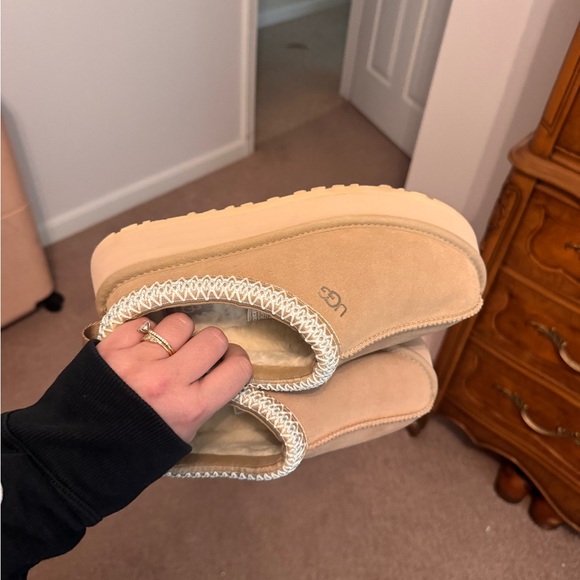 UGG Women's Tan Slip-On Shoes slippers - Picture 3 of 3